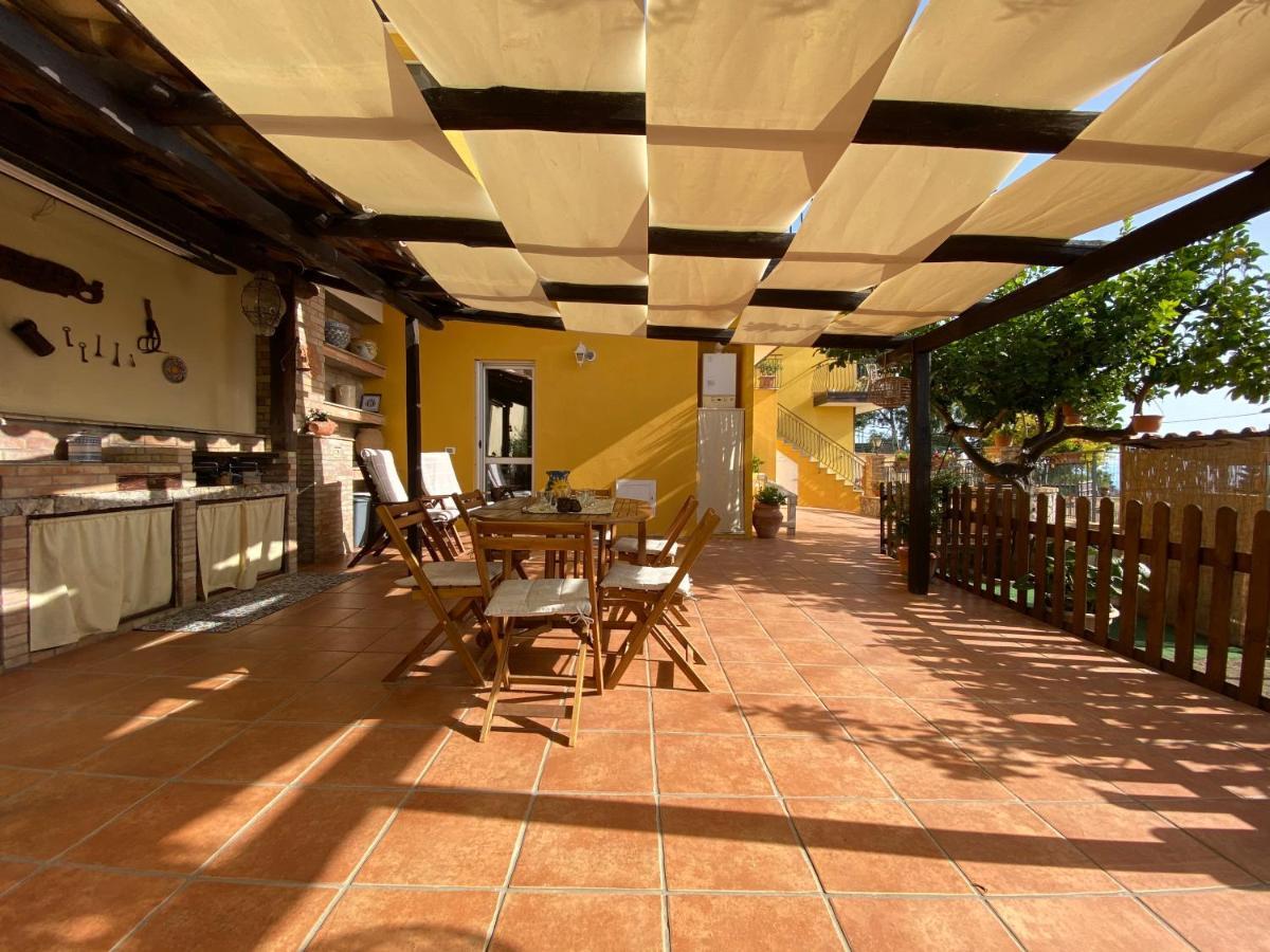 Casa Vacanze Marale 카스텔몰라 외부 사진