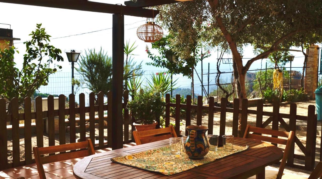 Casa Vacanze Marale 카스텔몰라 외부 사진