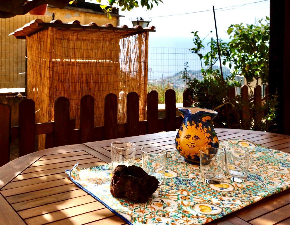 Casa Vacanze Marale 카스텔몰라 외부 사진